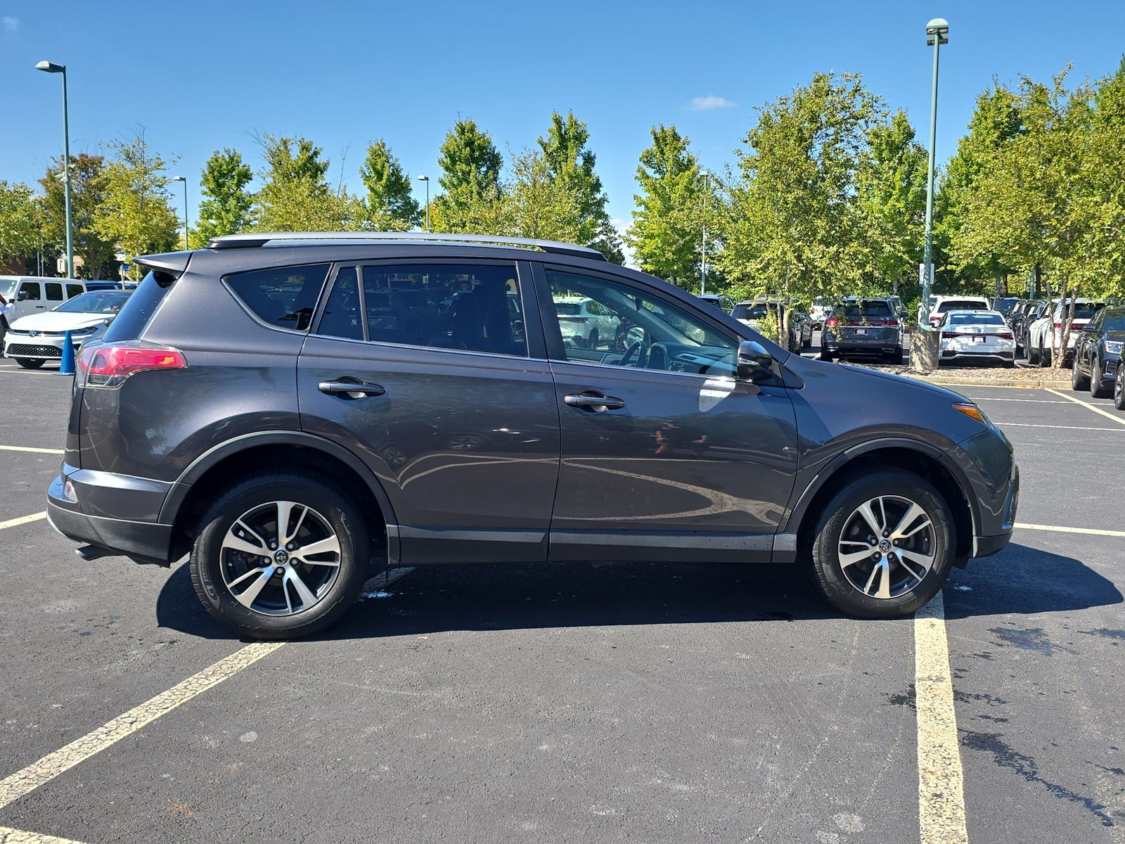 2018 Toyota RAV4 XLE photo 4