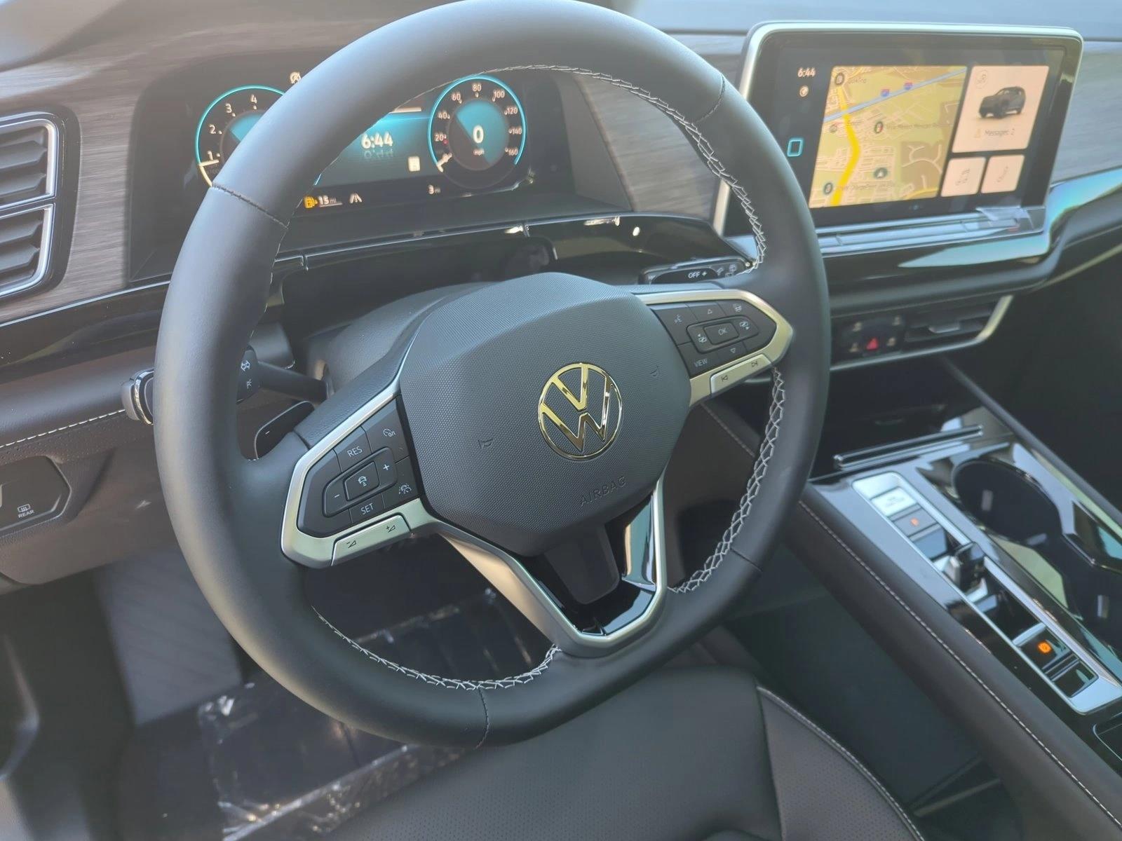 2025 Volkswagen Atlas SEL photo 3