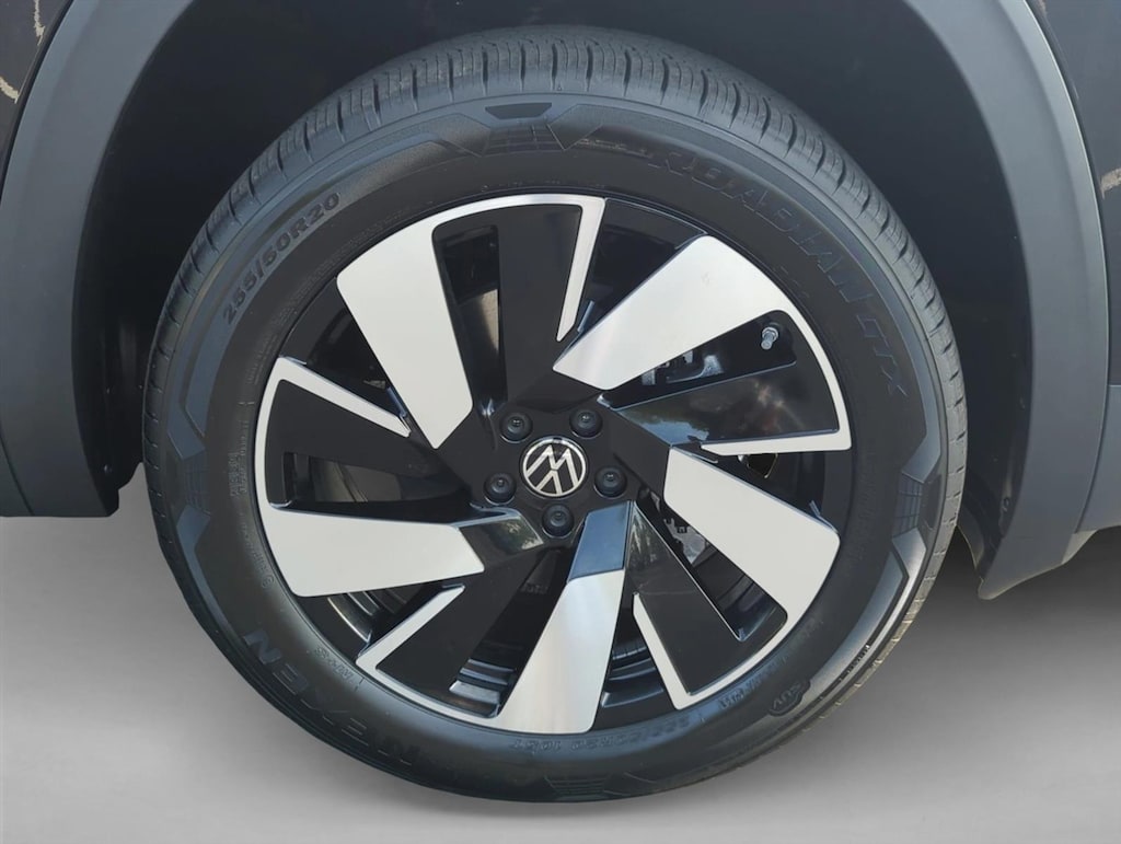 New 2026 Volkswagen Atlas Cross Sport SE w/Technology SUV