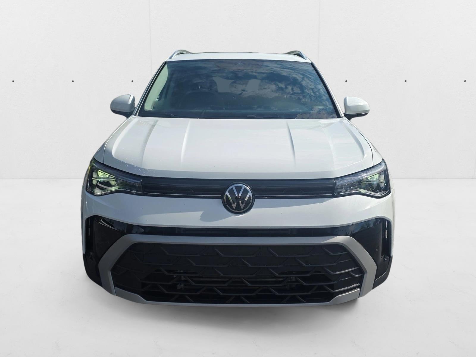 2025 Volkswagen Taos SE photo 2