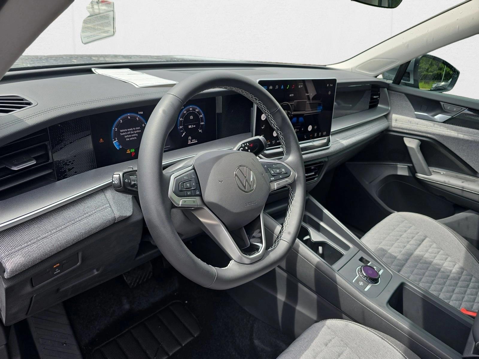 2025 Volkswagen Tiguan S photo 3