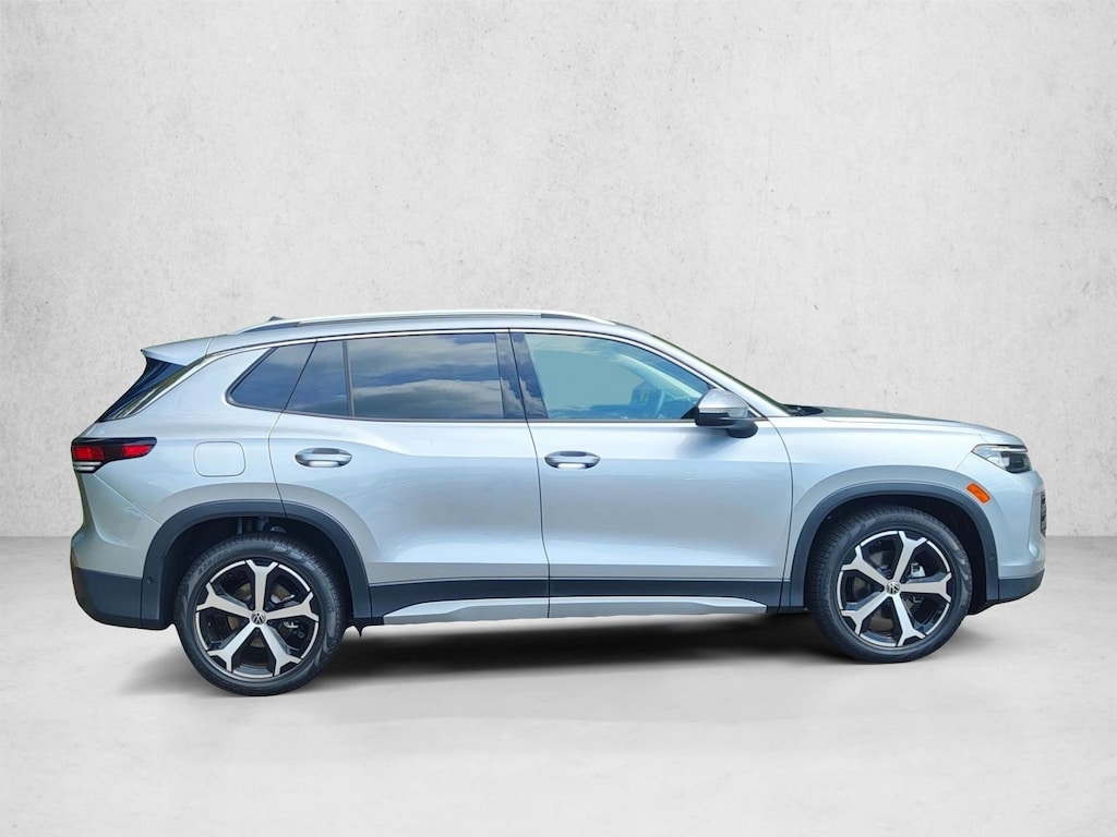 New 2026 Volkswagen Tiguan SE SUV