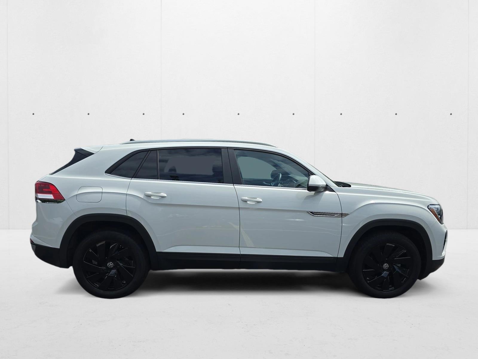 2025 Volkswagen Atlas Cross Sport SE Technology photo 3