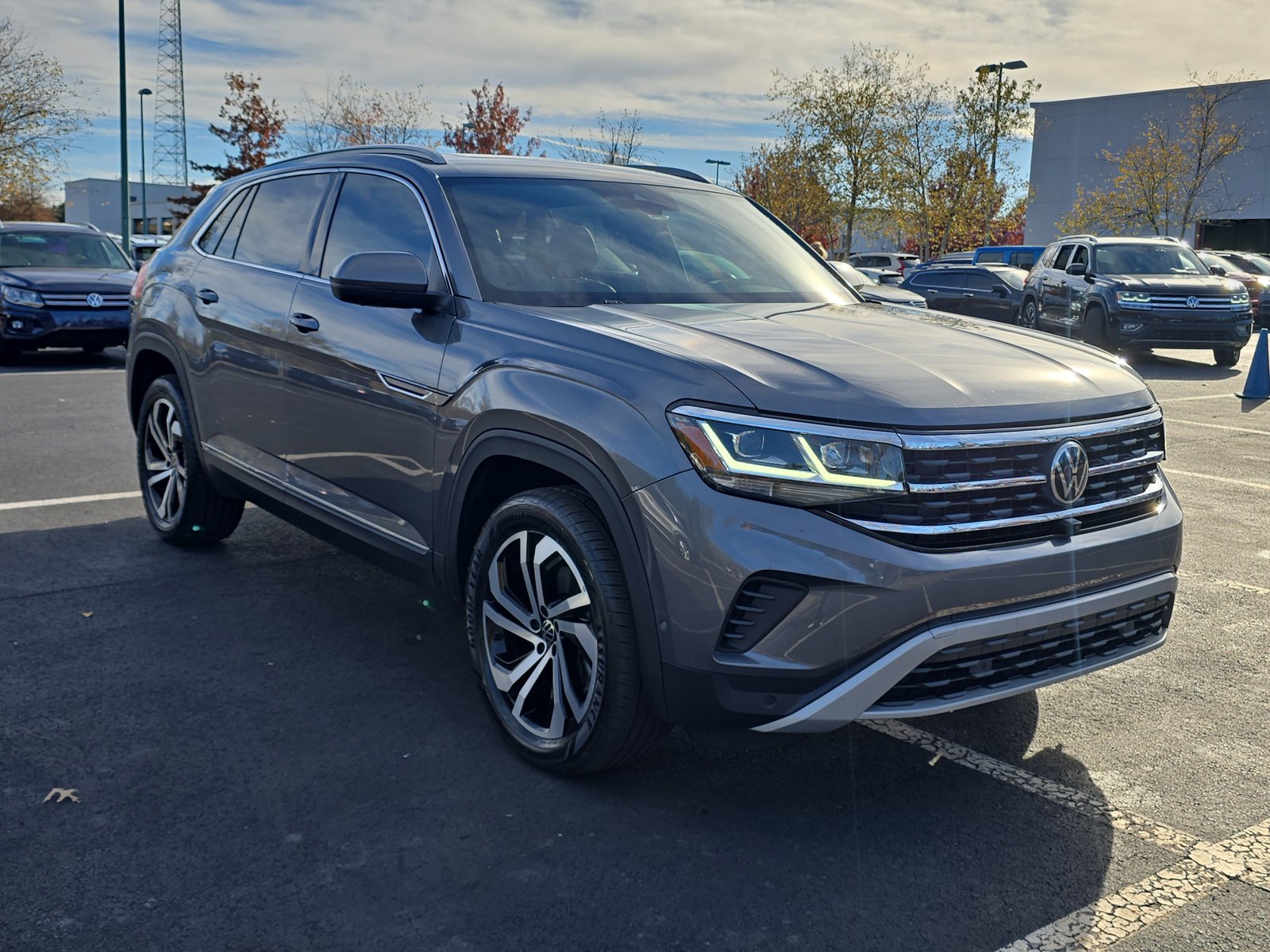 2021 Volkswagen Atlas Cross Sport V6 SEL Premium photo 2