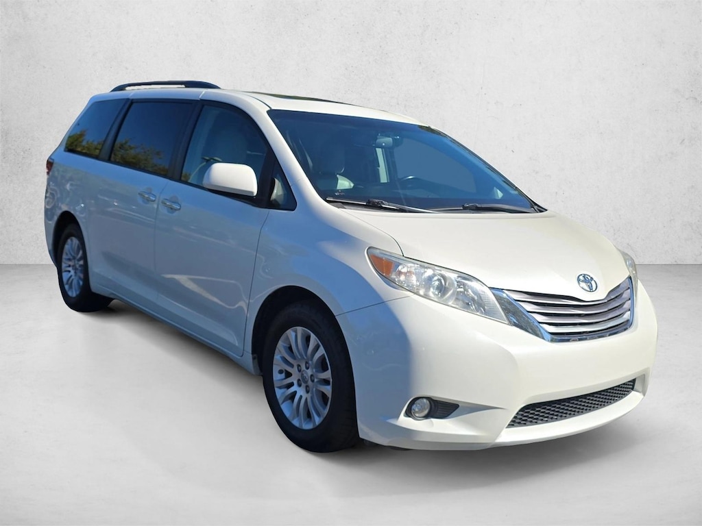 Used 2017 Toyota Sienna XLE Van Passenger Van