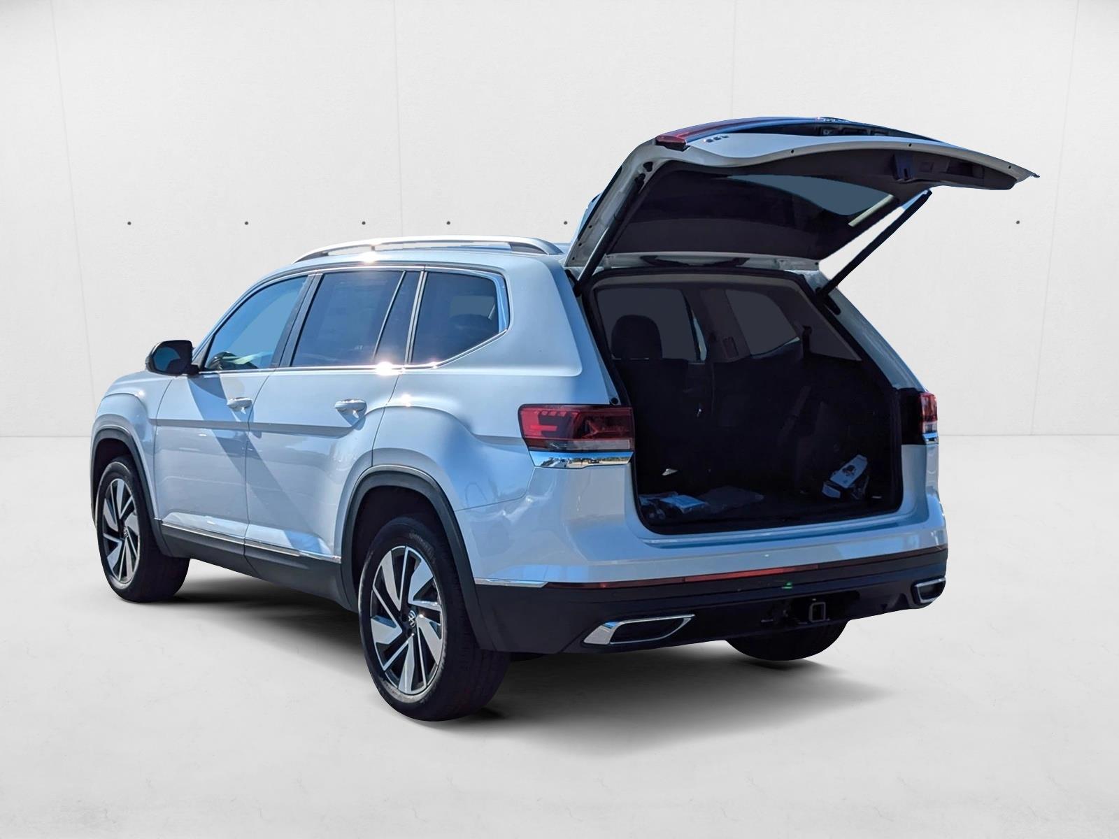 2025 Volkswagen Atlas SEL photo 2