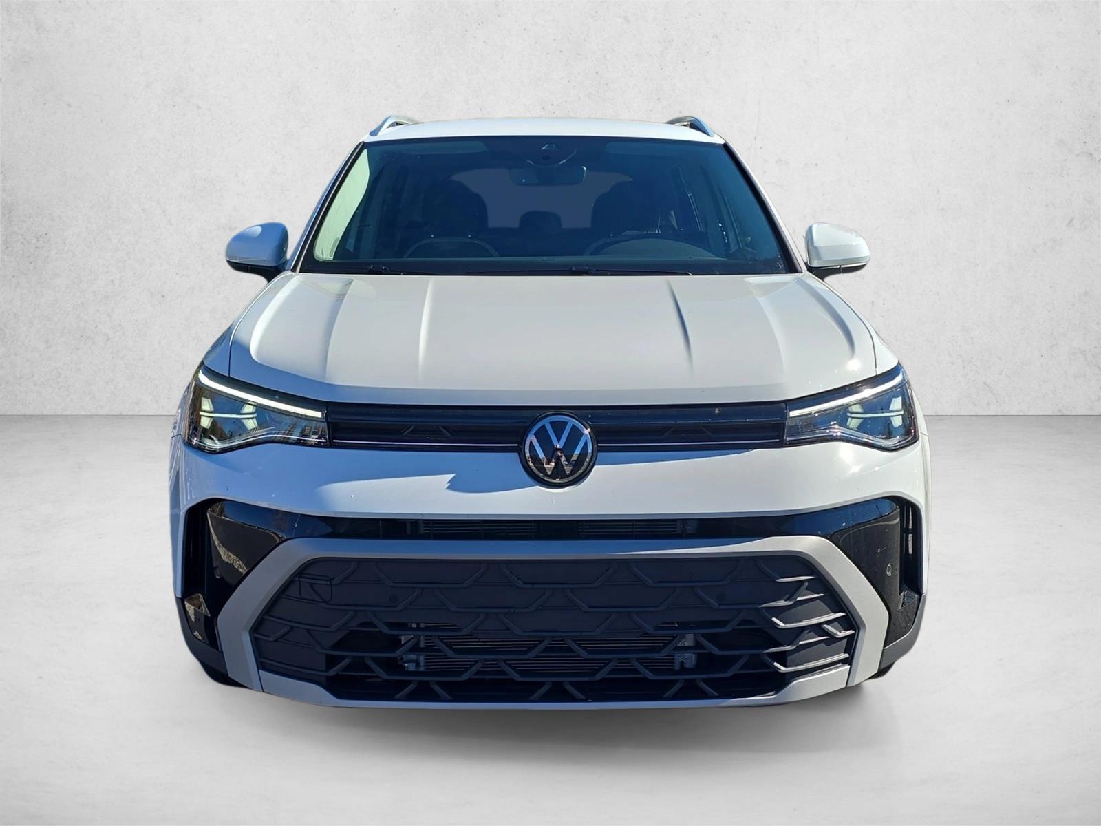 2025 Volkswagen Taos SE photo 2