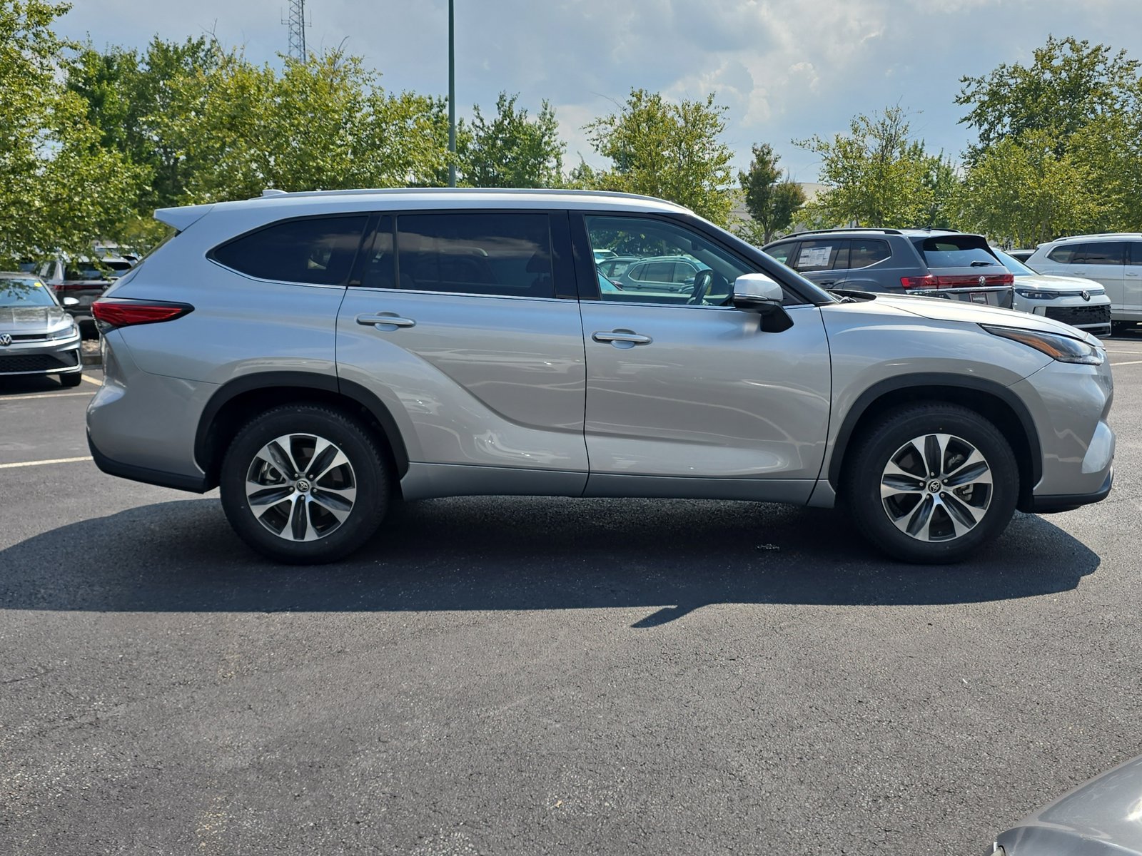 2022 Toyota Highlander XLE photo 4