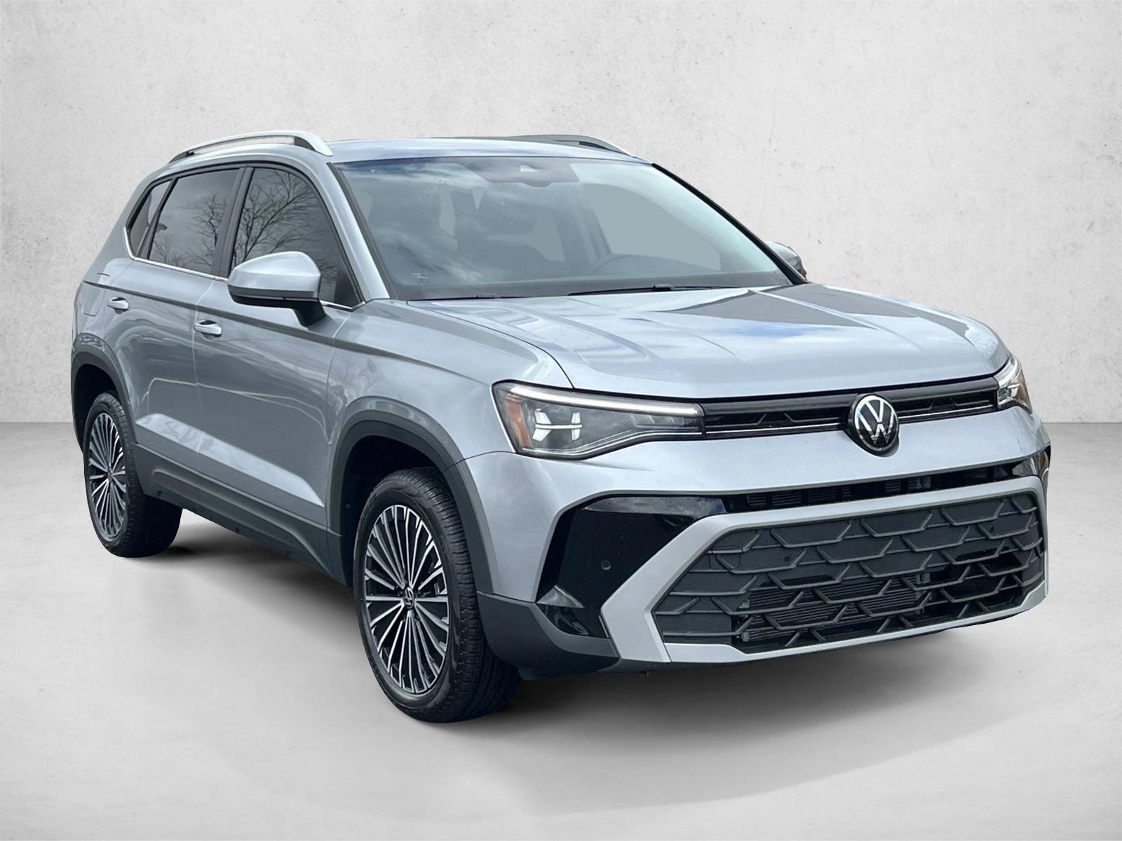 2025 Volkswagen Taos SE photo 3