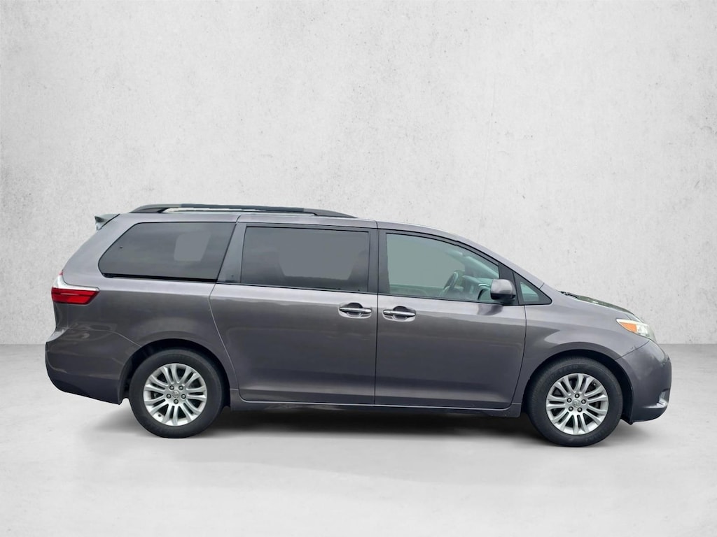Used 2017 Toyota Sienna XLE Van Passenger Van