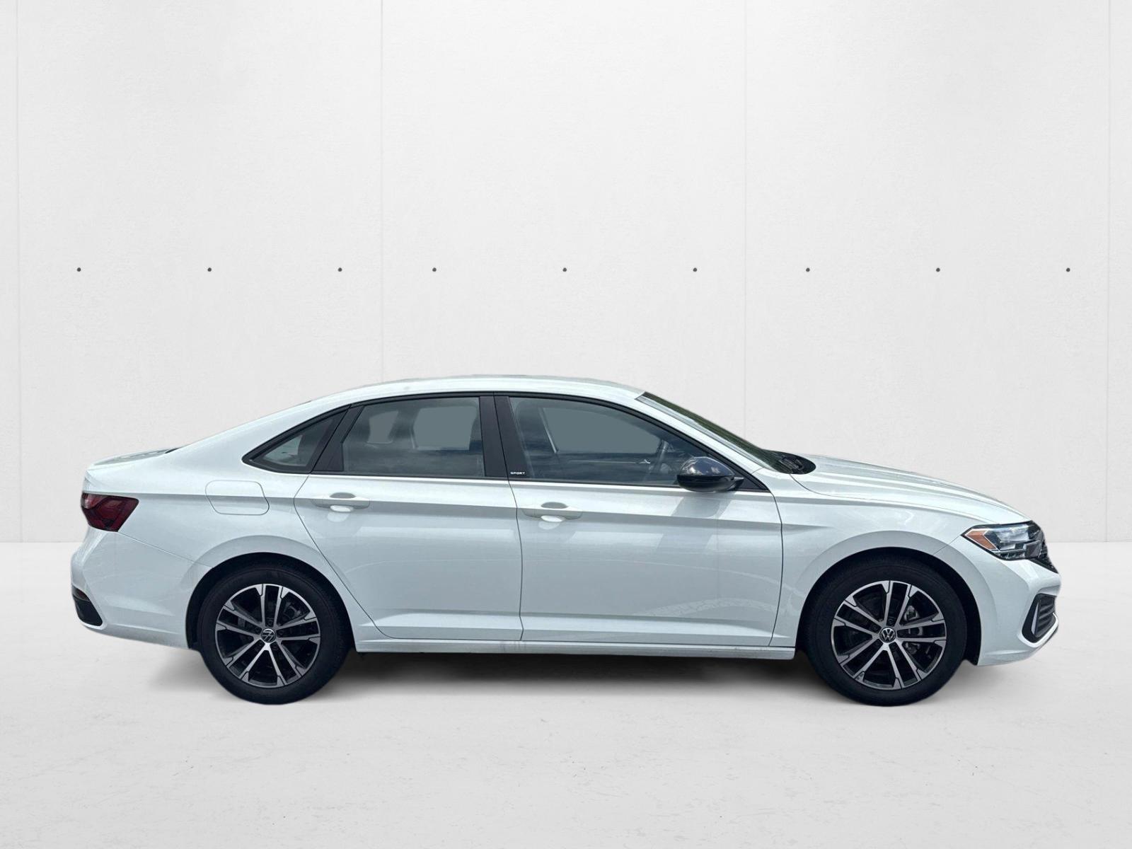2024 Volkswagen Jetta Sport TSI photo 4