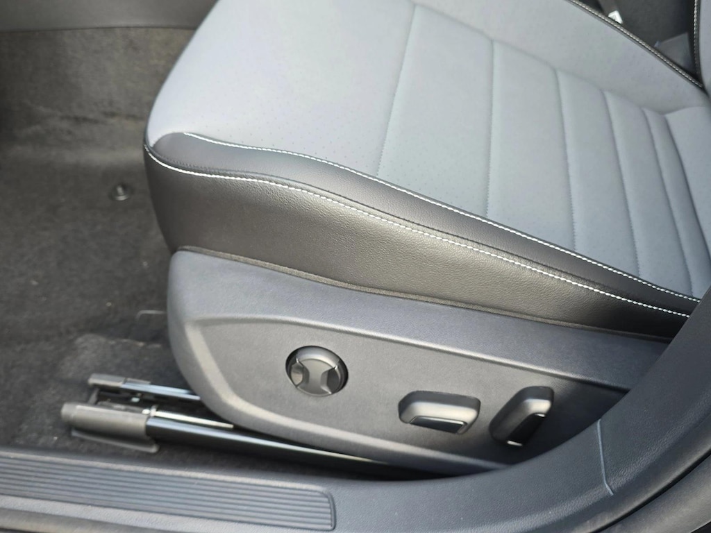 New 2025 Volkswagen Jetta 1.5T SE Sedan