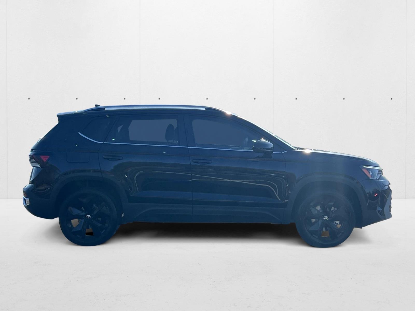 2025 Volkswagen Taos SE photo 4