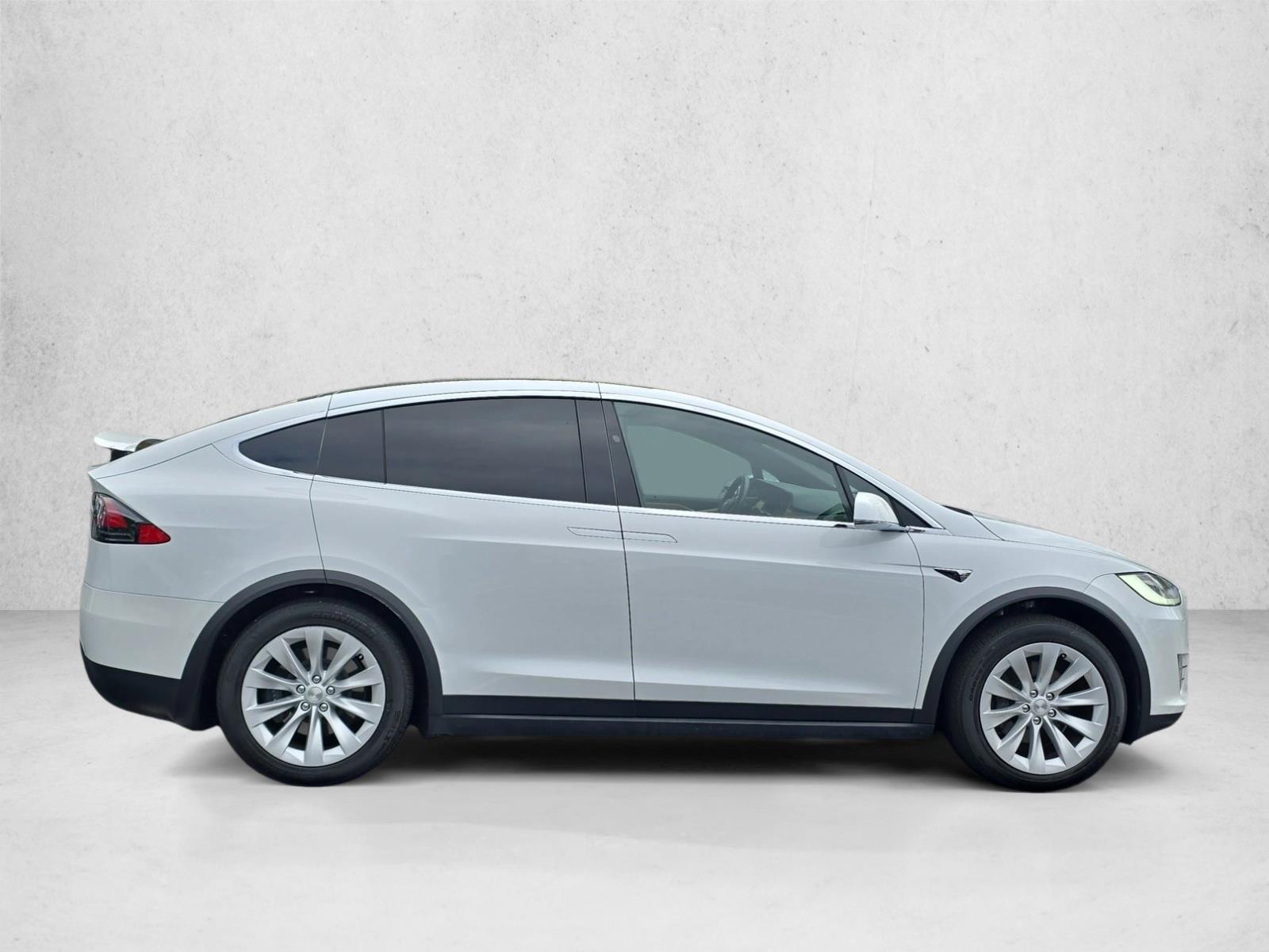 2021 Tesla Model X Long Range photo 4