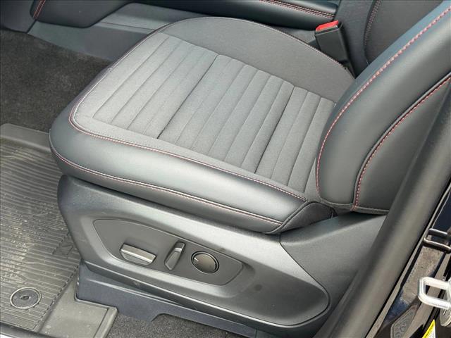 2025 Ford Explorer ST-Line photo 3