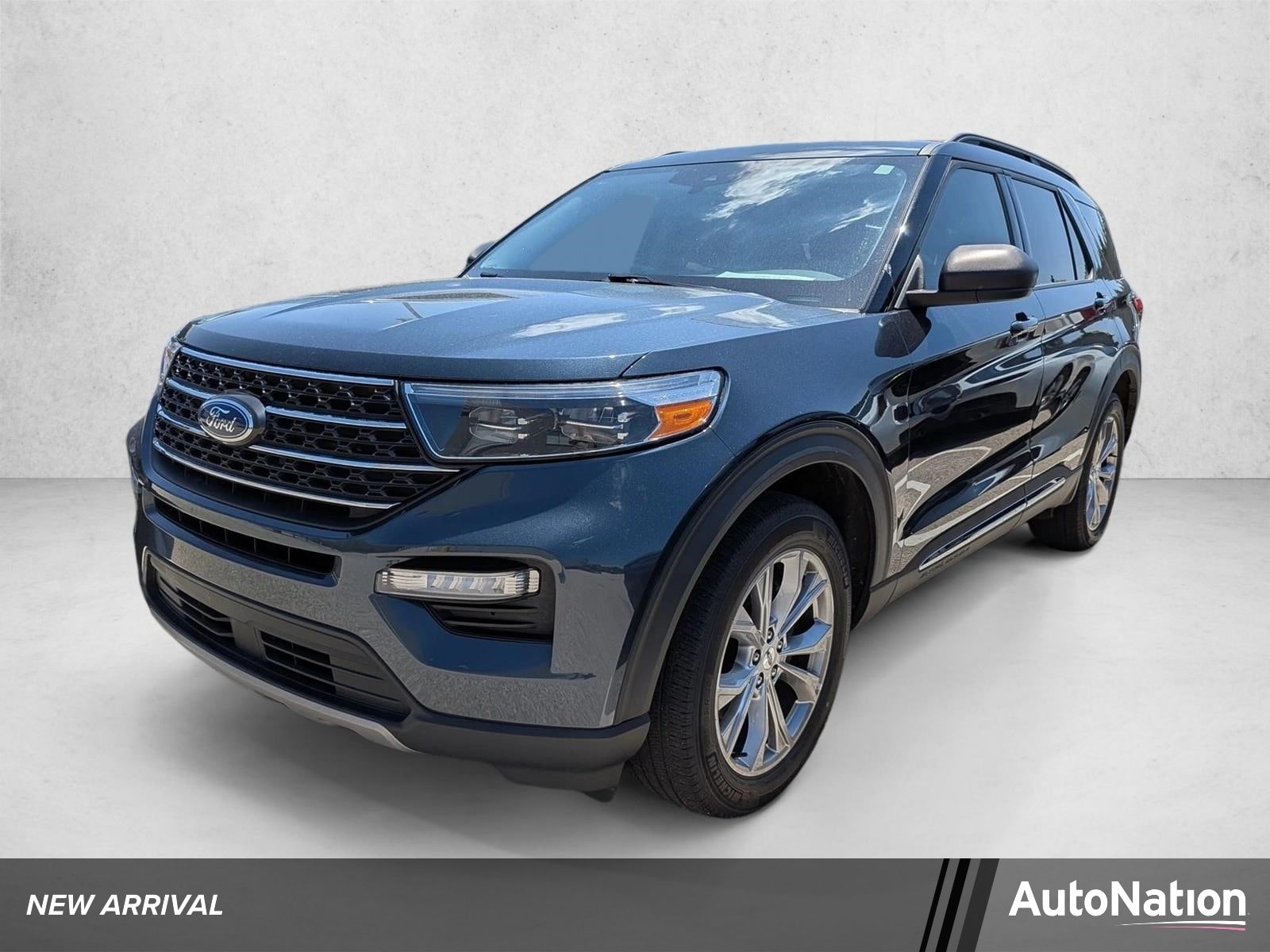 2023 Ford Explorer XLT 4WD's photo