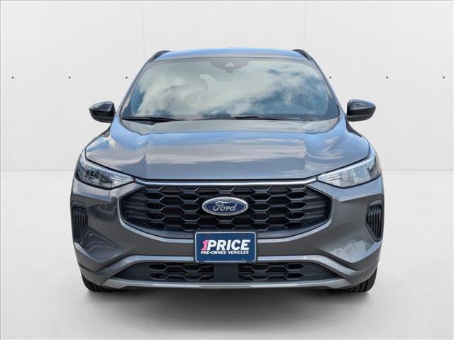 2023 Ford Escape ST-Line photo 2