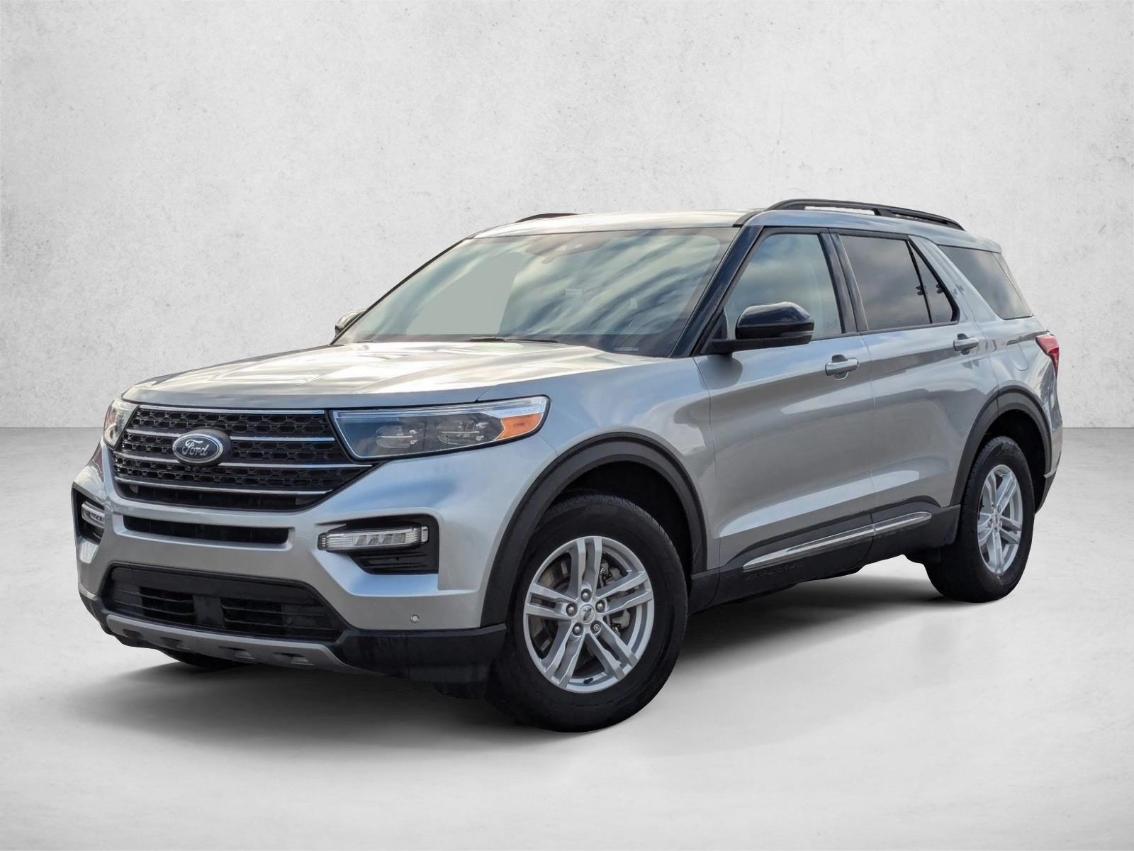 2023 Ford Explorer XLT's photo
