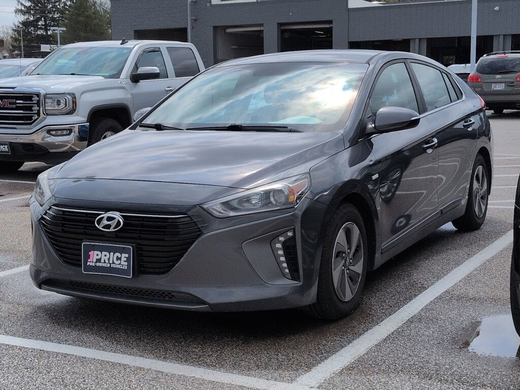 Used 2017 Hyundai Ioniq Hybrid SEL Hatchback