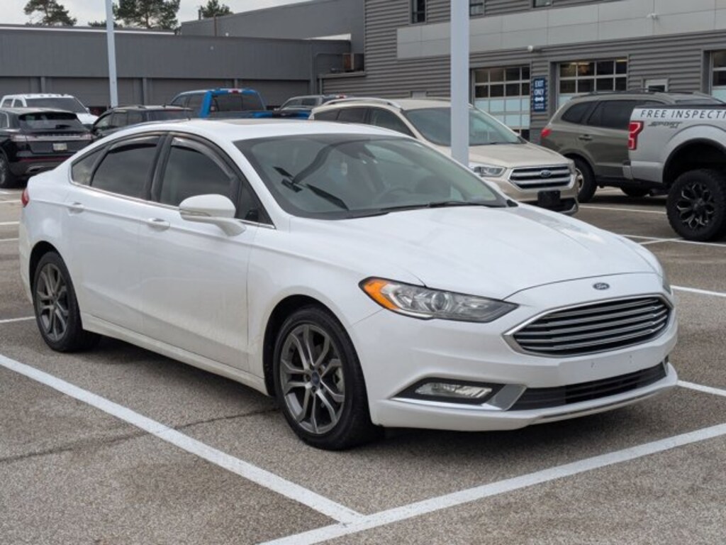 Used 2017 Ford Fusion SE Sedan