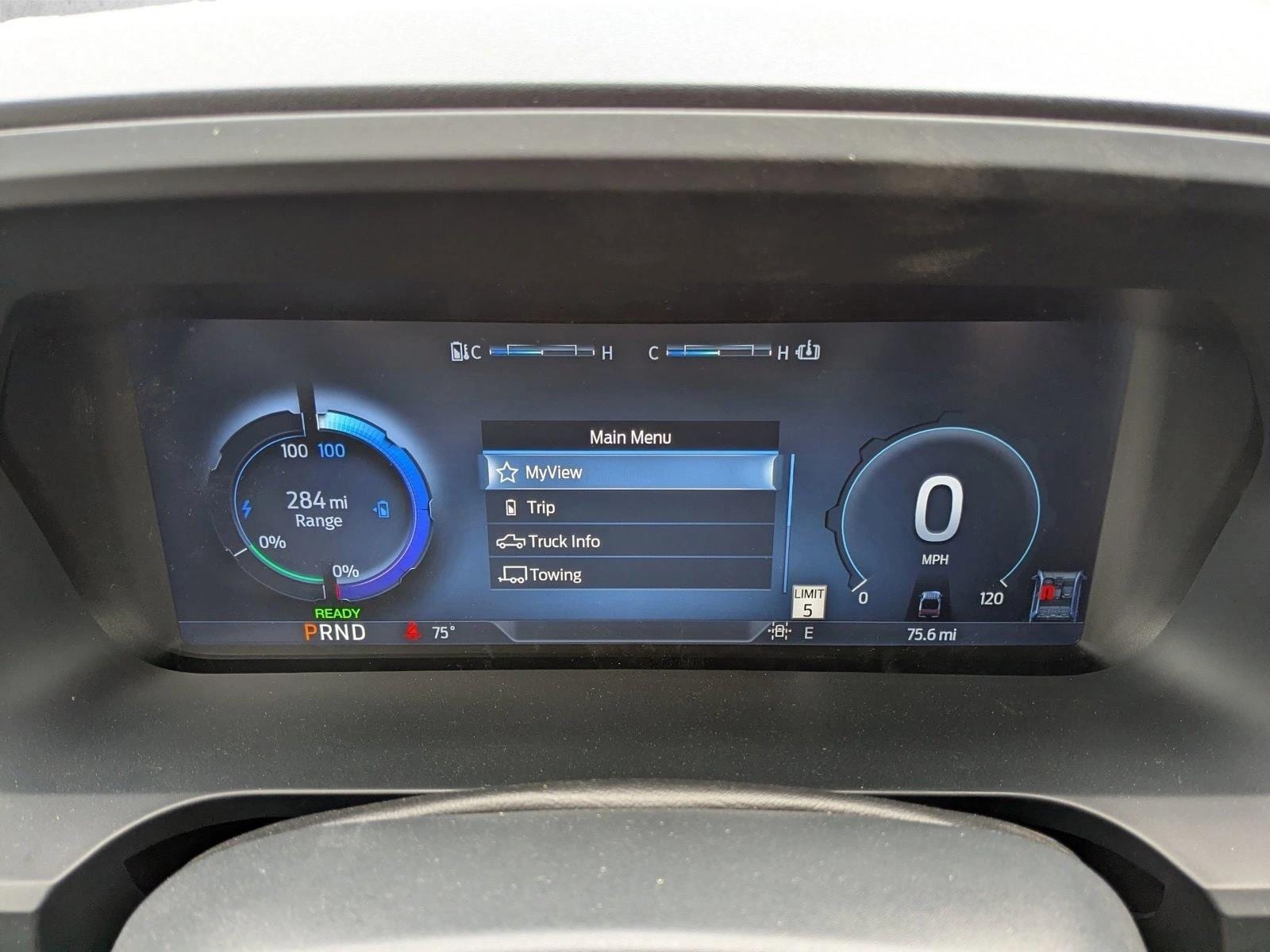 2025 Ford F-150 Lightning Flash - Photo 11