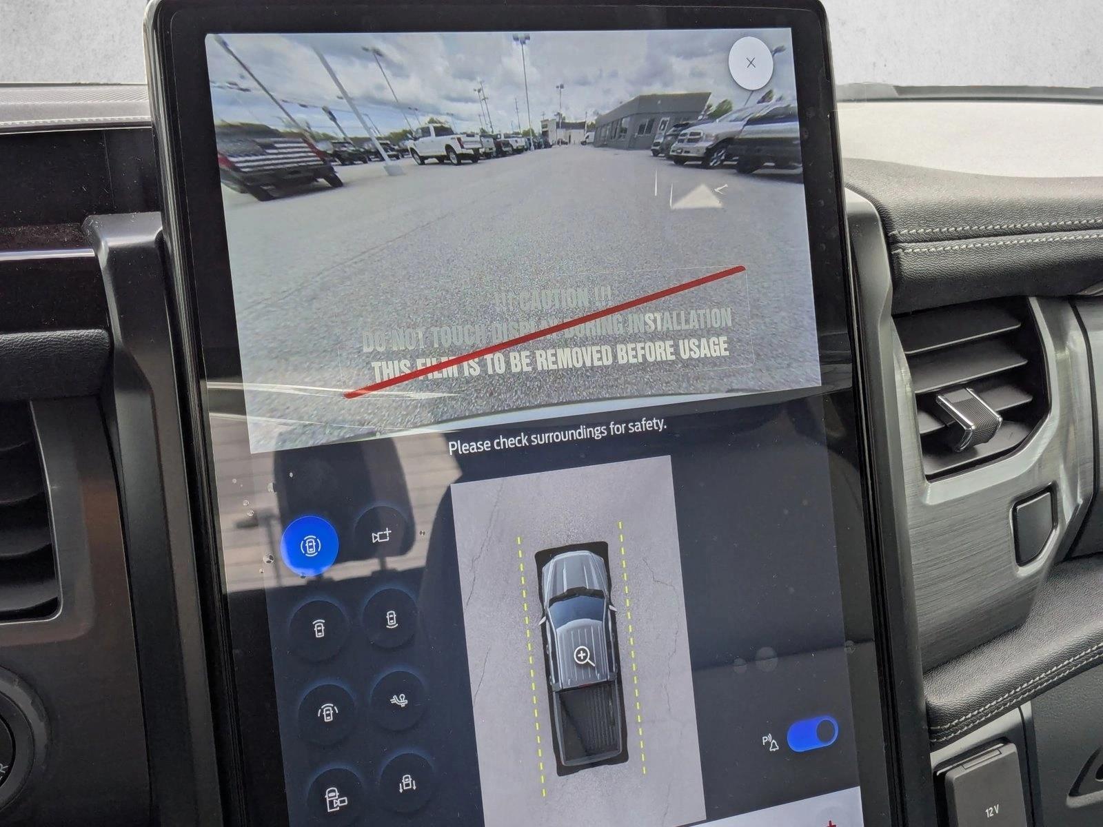 2025 Ford F-150 Lightning Flash - Photo 13