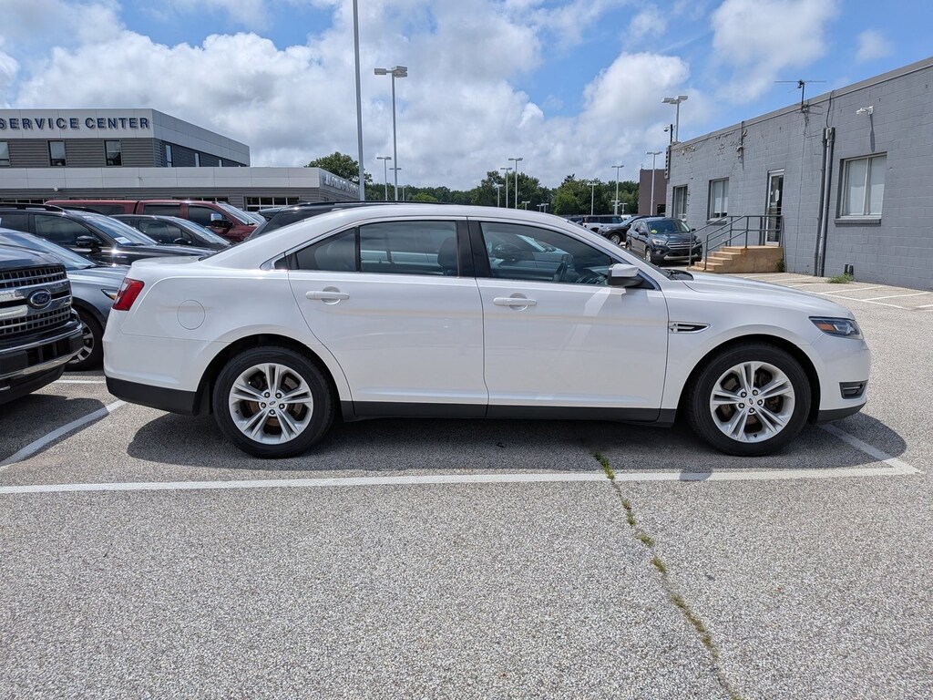 Used 2015 Ford Taurus SEL Sedan