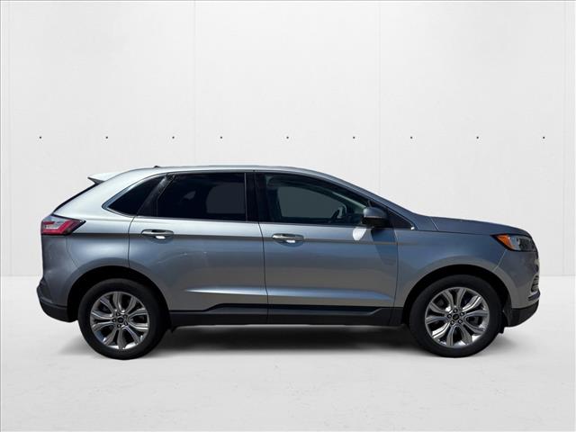 2024 Ford Edge Titanium photo 4