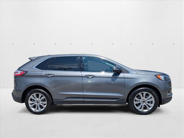 2024 Ford Edge Titanium photo 4