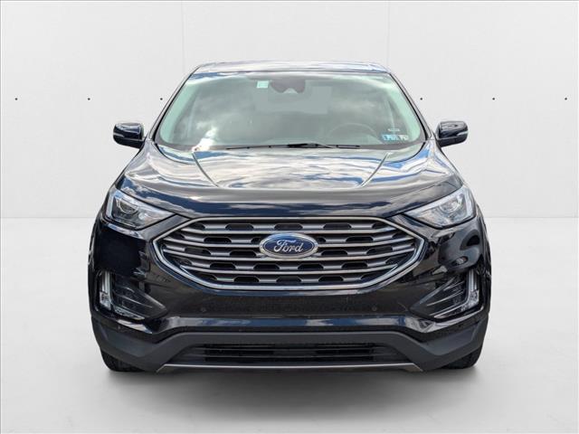 2024 Ford Edge Titanium photo 2