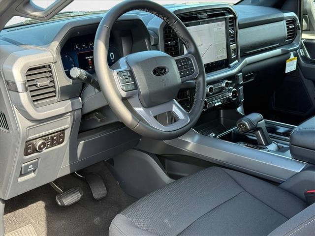 2025 Ford F-150 XLT photo 3