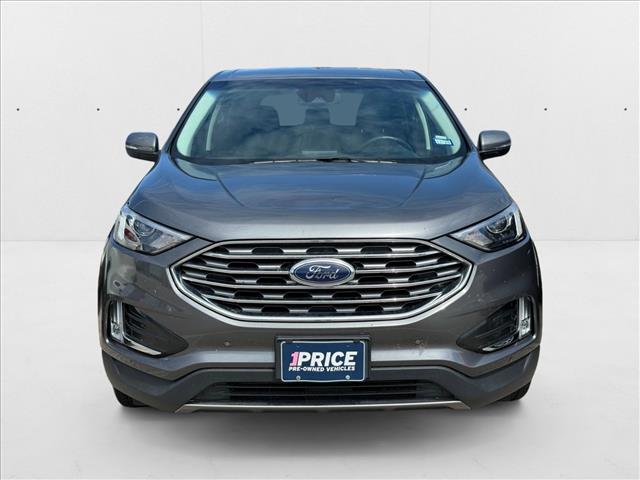 2022 Ford Edge Titanium photo 2