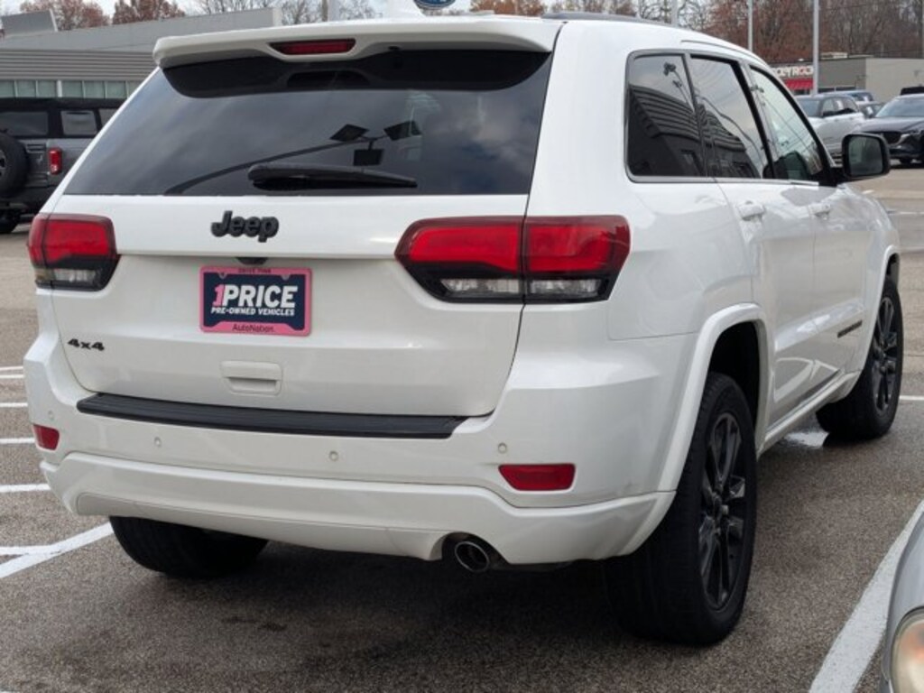 Used 2017 Jeep Grand Cherokee Altitude SUV
