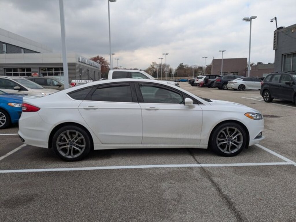 Used 2017 Ford Fusion SE Sedan