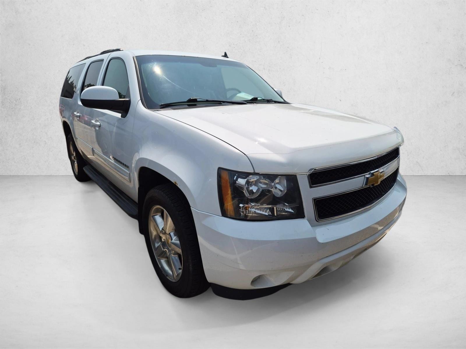 Used 2014 Chevrolet Suburban LT with VIN 1GNSKJE76ER212426 for sale in Westlake, OH