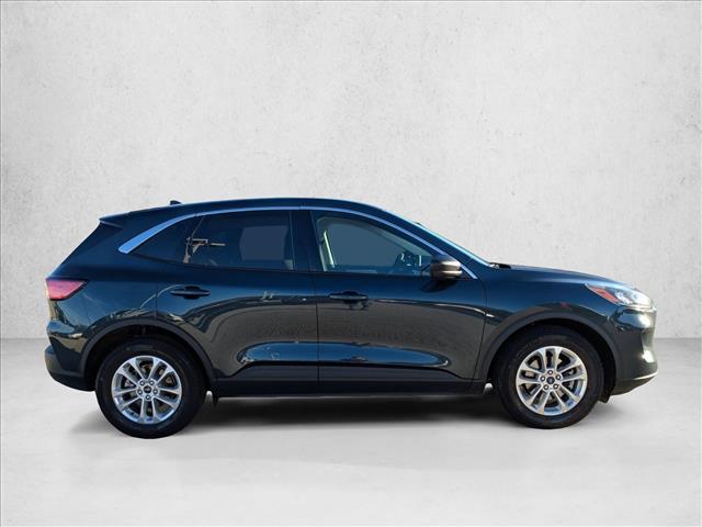 2022 Ford Escape SE photo 3