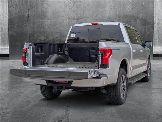 2025 Ford F-150 Lightning Lariat photo 2