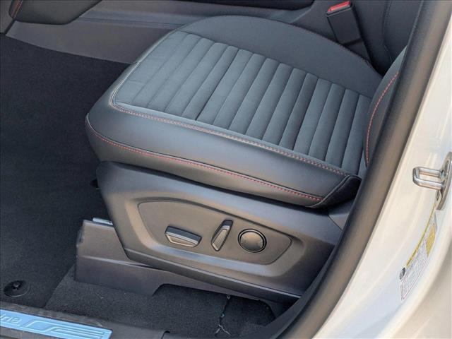 2025 Ford Explorer ST-Line photo 4