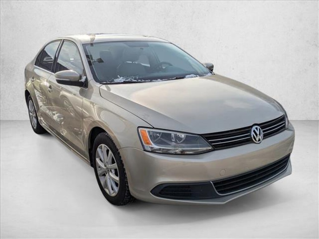 Used 2013 Volkswagen Jetta SE Sedan