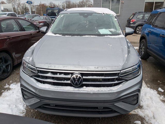 2022 Volkswagen Tiguan SE photo 2