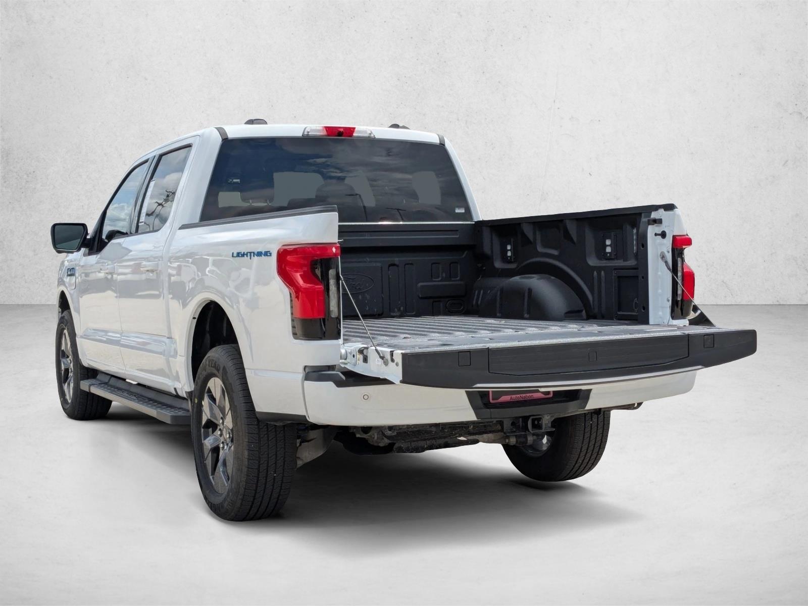2025 Ford F-150 Lightning Flash - Photo 8
