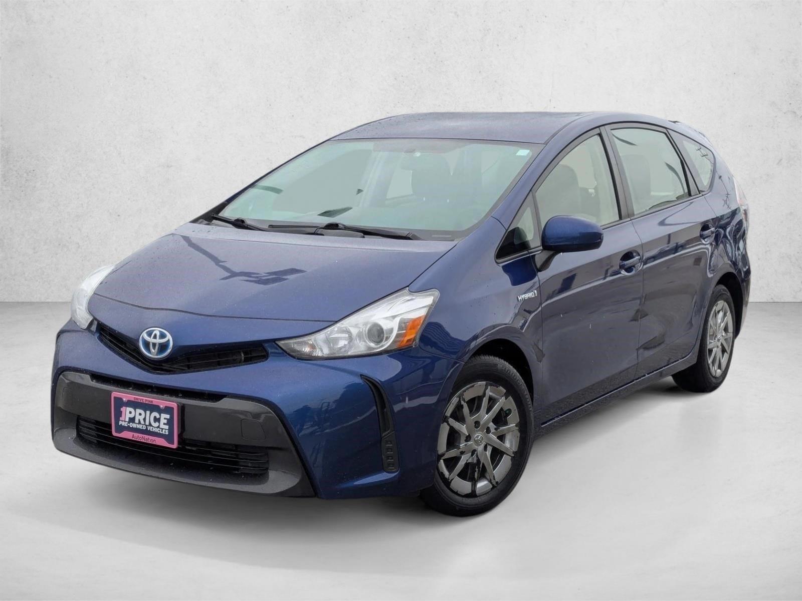 2015 Toyota Prius v Five's photo