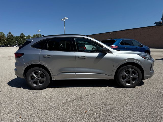 2024 Ford Escape ST-Line photo 2