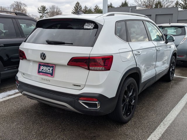 2022 Volkswagen Taos SE photo 2