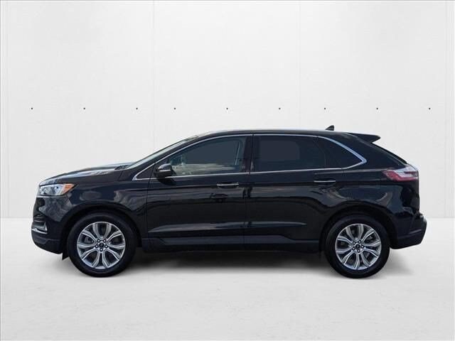 2024 Ford Edge Titanium photo 2