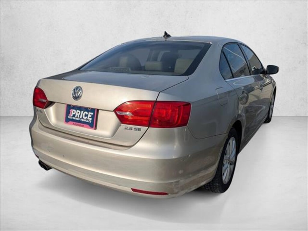 Used 2013 Volkswagen Jetta SE Sedan