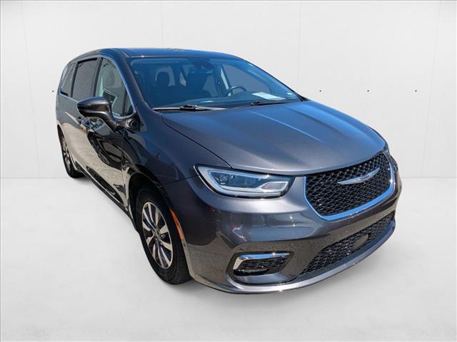 2022 Chrysler Pacifica Hybrid Touring L photo 3