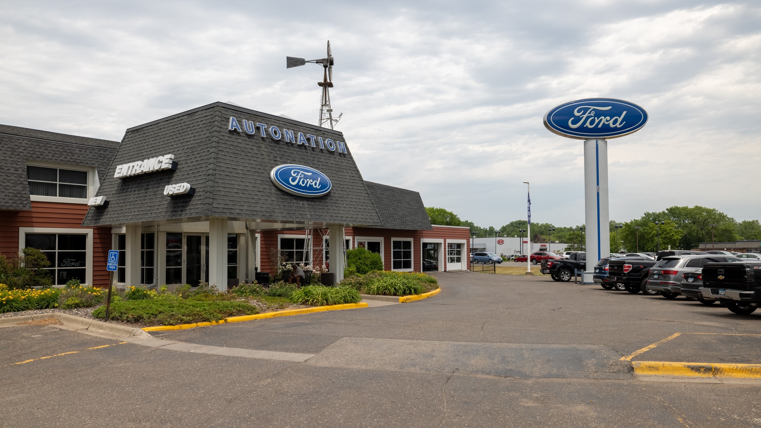 Exterior view of AutoNation Ford White Bear Lake