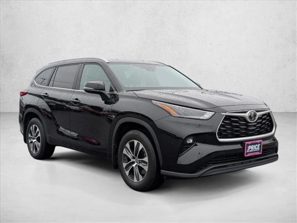 Used 2023 Toyota Highlander XLE Sport Utility