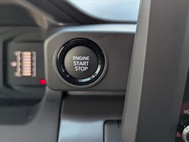 2025 Toyota Tacoma SR5 - Photo 18